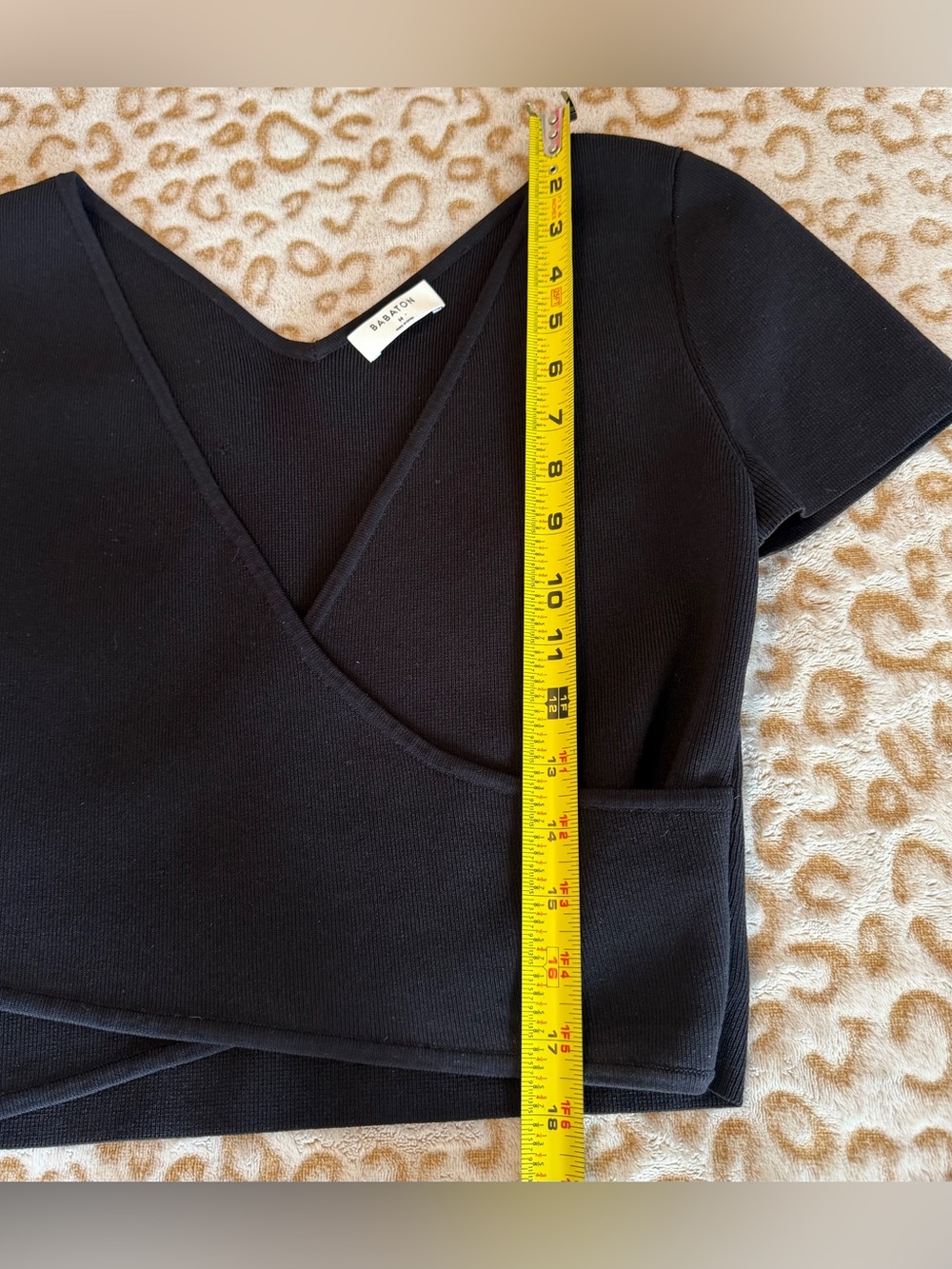 Aritzia Babaton Sculpt Knit Wrap Cropped
Short Sleeve-Black Size: M - Picture 5 of 7